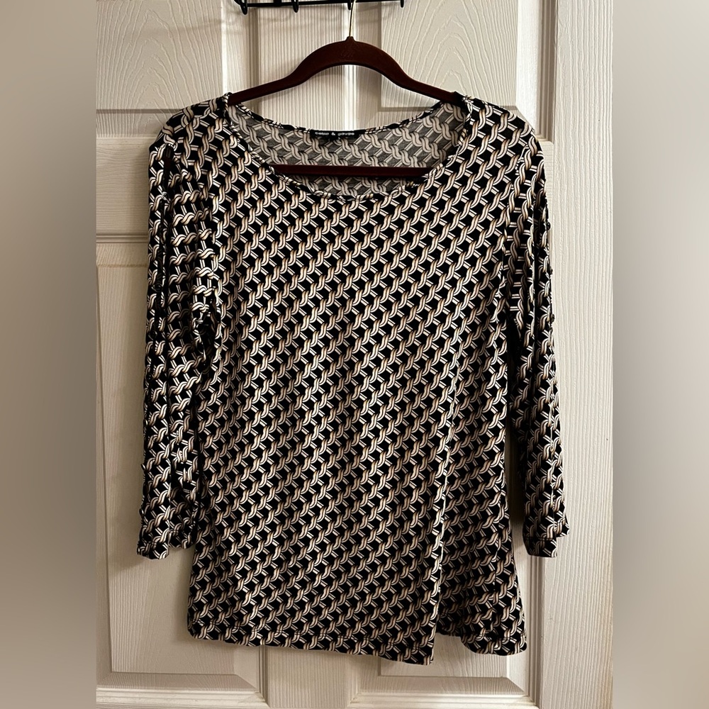 CABLE & GAUGE~BLACK/GOLD~GEO BLOUSE~M